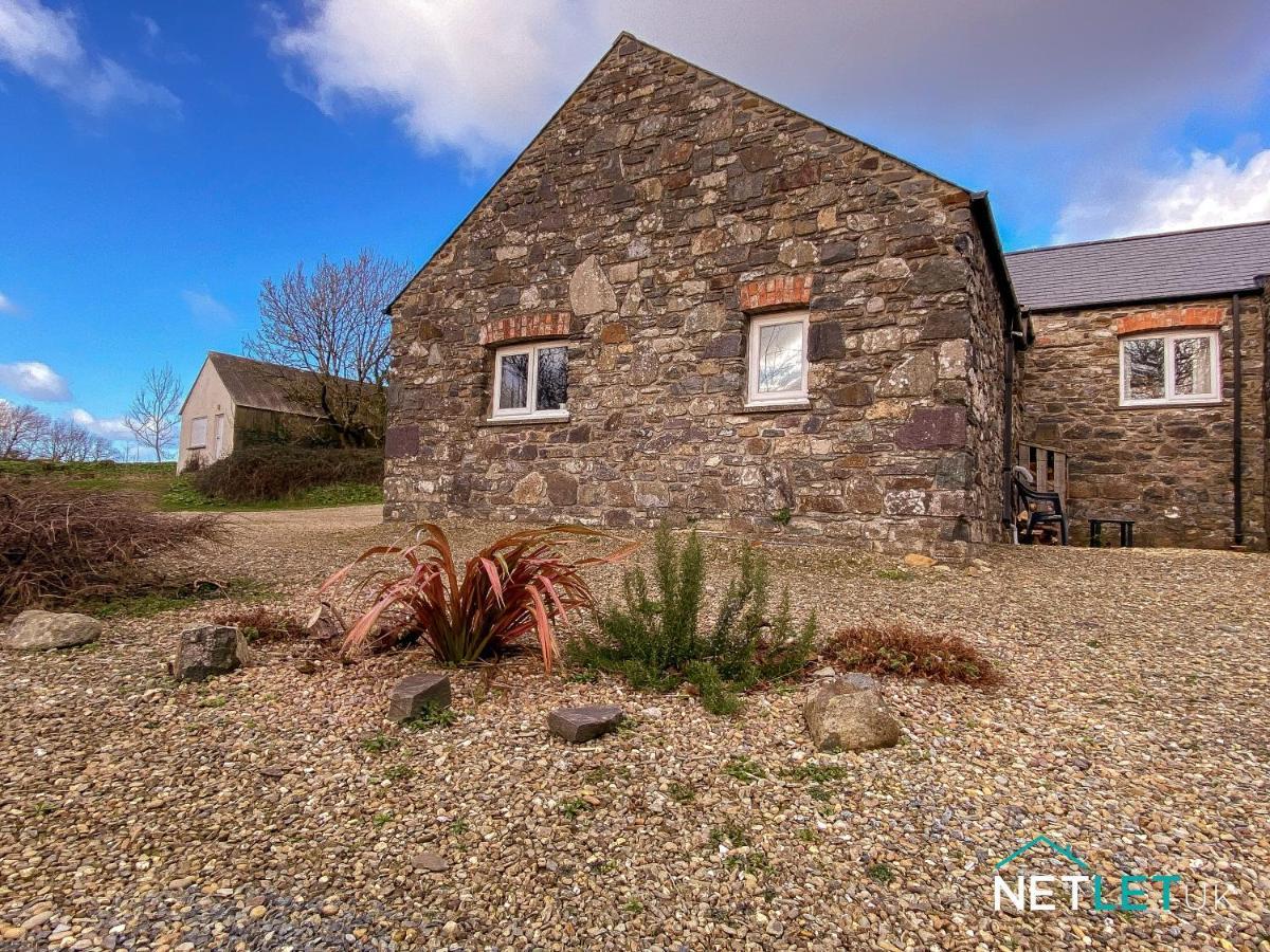 Y Llofft Wair, Solva Villa Exterior photo